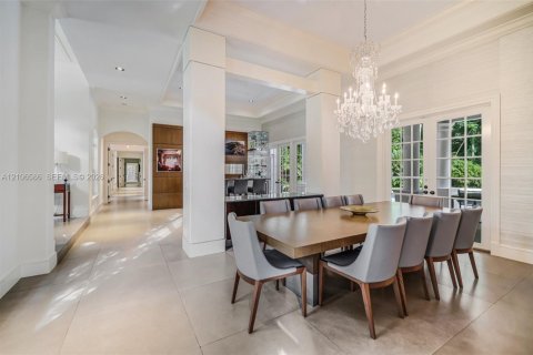 House in Pinecrest, Florida 6 bedrooms, 544.41 sq.m. № 2421243 - photo 7