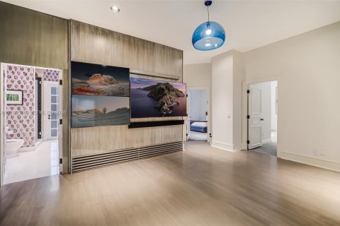 House in Pinecrest, Florida 6 bedrooms, 544.41 sq.m. № 2421243 - photo 29