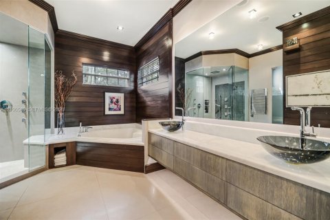 House in Pinecrest, Florida 6 bedrooms, 544.41 sq.m. № 2421243 - photo 21