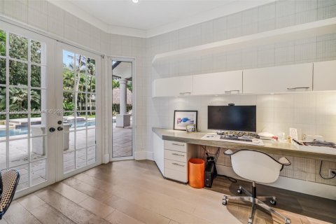 House in Pinecrest, Florida 6 bedrooms, 544.41 sq.m. № 2421243 - photo 20