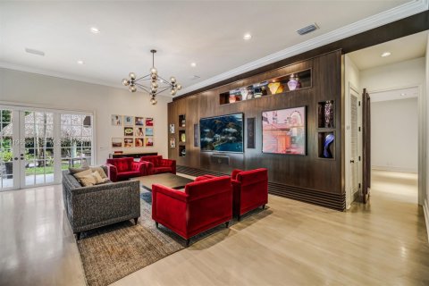 House in Pinecrest, Florida 6 bedrooms, 544.41 sq.m. № 2421243 - photo 14