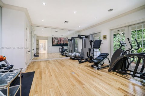 House in Pinecrest, Florida 6 bedrooms, 544.41 sq.m. № 2421243 - photo 25