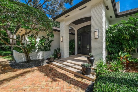 House in Pinecrest, Florida 6 bedrooms, 544.41 sq.m. № 2421243 - photo 3