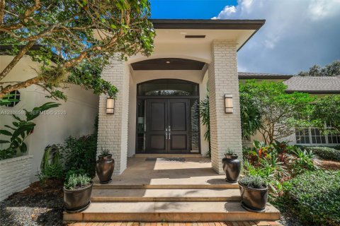 House in Pinecrest, Florida 6 bedrooms, 544.41 sq.m. № 2421243 - photo 2