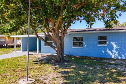 House in Tampa, Florida 3 bedrooms, 163.04 sq.m. № 1557895 - photo 3