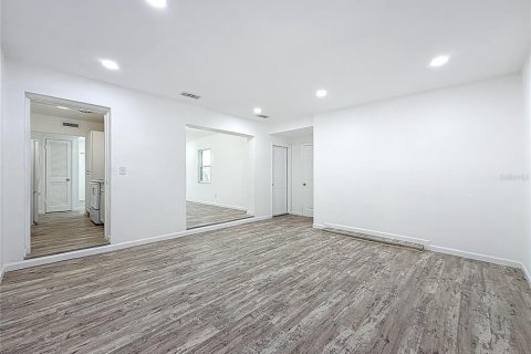 House in Tampa, Florida 3 bedrooms, 163.04 sq.m. № 1557895 - photo 25