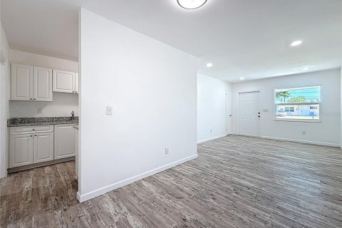 House in Tampa, Florida 3 bedrooms, 163.04 sq.m. № 1557895 - photo 21