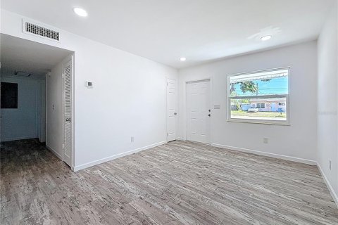 House in Tampa, Florida 3 bedrooms, 163.04 sq.m. № 1557895 - photo 13