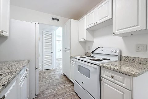 House in Tampa, Florida 3 bedrooms, 163.04 sq.m. № 1557895 - photo 18