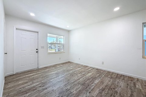 House in Tampa, Florida 3 bedrooms, 163.04 sq.m. № 1557895 - photo 12