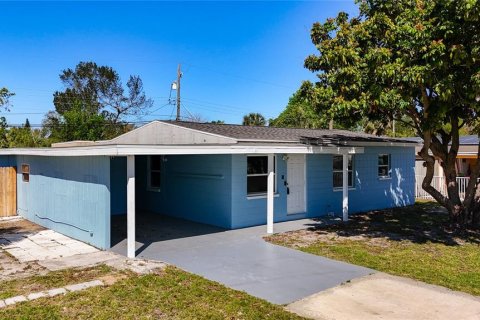 House in Tampa, Florida 3 bedrooms, 163.04 sq.m. № 1557895 - photo 2