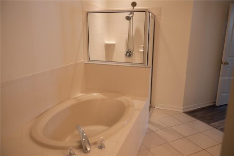 Townhouse in Tampa, Florida 2 bedrooms, 137.87 sq.m. № 1919539 - photo 19