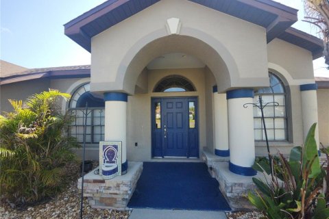 House in Spring Hill, Florida 3 bedrooms, 168.06 sq.m. № 2212707 - photo 12