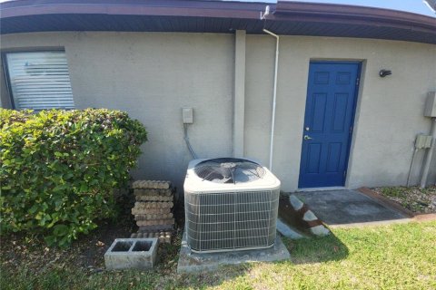House in Spring Hill, Florida 3 bedrooms, 168.06 sq.m. № 2212707 - photo 10