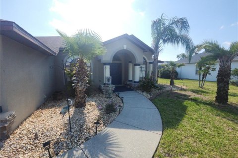 House in Spring Hill, Florida 3 bedrooms, 168.06 sq.m. № 2212707 - photo 2