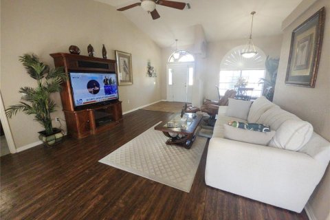 House in Spring Hill, Florida 3 bedrooms, 168.06 sq.m. № 2212707 - photo 18