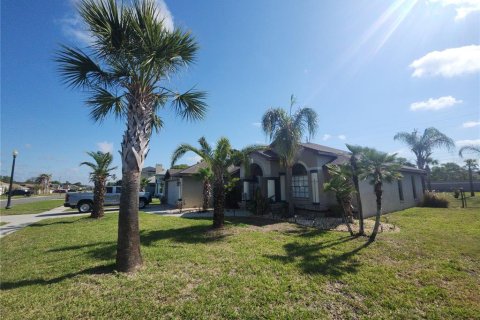 House in Spring Hill, Florida 3 bedrooms, 168.06 sq.m. № 2212707 - photo 3