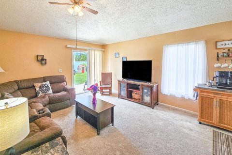 House in Palm Coast, Florida 4 bedrooms, 161.09 sq.m. № 1689986 - photo 8