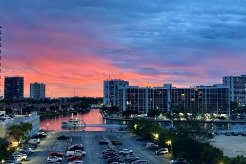 Condo in Hollywood, Florida, 2 bedrooms № 2191648