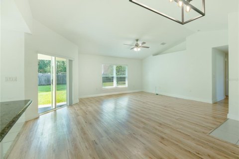 House in Palm Coast, Florida 3 bedrooms, 126.9 sq.m. № 1893814 - photo 2