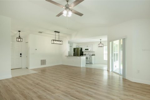 House in Palm Coast, Florida 3 bedrooms, 126.9 sq.m. № 1893814 - photo 4