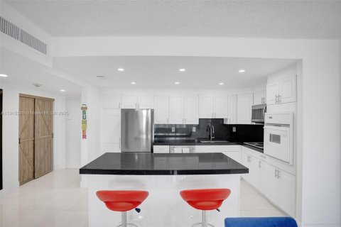 Copropriété à louer à Sunny Isles Beach, Floride: 1 chambre, 92.9 m2 № 1971581 - photo 2