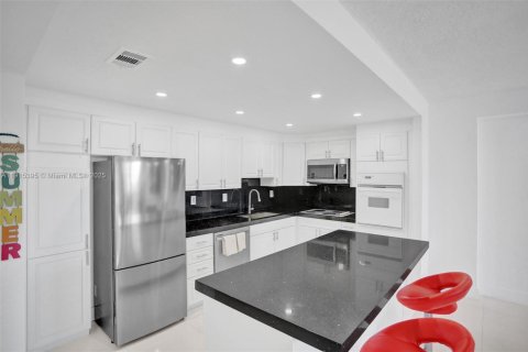 Copropriété à louer à Sunny Isles Beach, Floride: 1 chambre, 92.9 m2 № 1971581 - photo 3