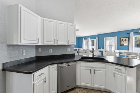 House in Spring Hill, Florida 4 bedrooms, 164.9 sq.m. № 1678124 - photo 10