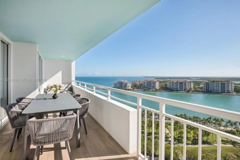 Condo in Miami Beach, Florida, 2 bedrooms  № 2069555 - photo 18