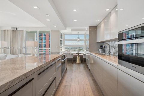 Condo in Miami Beach, Florida, 2 bedrooms  № 2069555 - photo 6