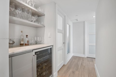 Condo in Miami Beach, Florida, 2 bedrooms  № 2069555 - photo 9