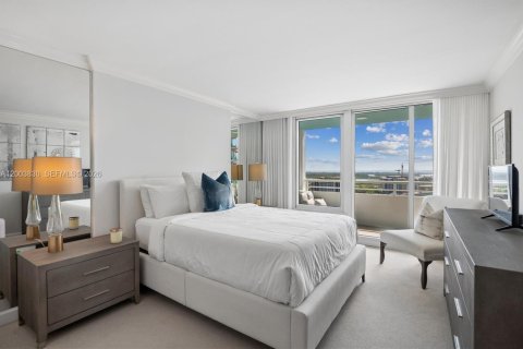 Condo in Miami Beach, Florida, 2 bedrooms  № 2069555 - photo 10