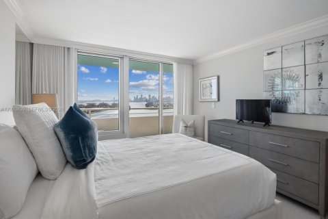 Condo in Miami Beach, Florida, 2 bedrooms  № 2069555 - photo 11