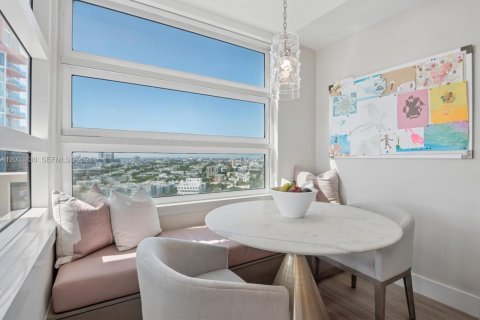 Condo in Miami Beach, Florida, 2 bedrooms  № 2069555 - photo 7