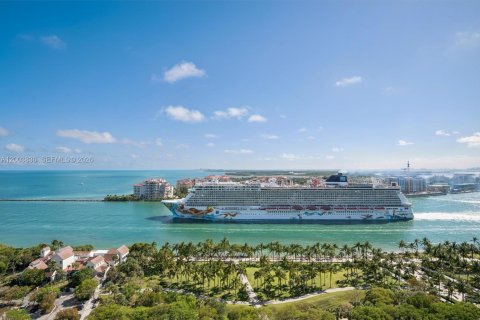 Condo in Miami Beach, Florida, 2 bedrooms  № 2069555 - photo 25