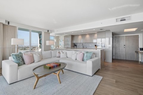 Condo in Miami Beach, Florida, 2 bedrooms  № 2069555 - photo 4