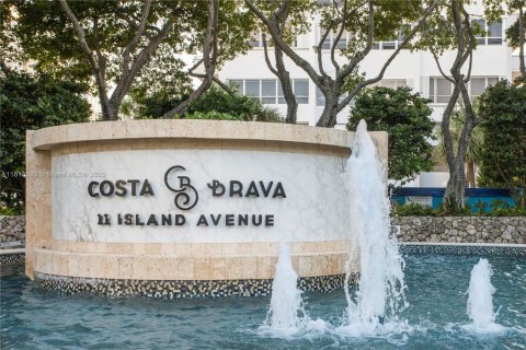 Купить кондоминиум в Майами-Бич, Флорида 2 спальни, 181.16м2, № 1958027 - фото 28