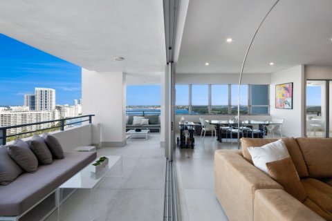 Купить кондоминиум в Майами-Бич, Флорида 2 спальни, 181.16м2, № 1958027 - фото 1