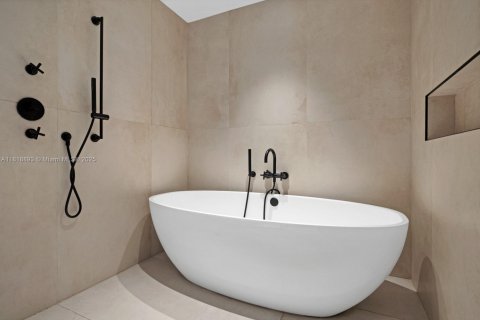 Купить кондоминиум в Майами-Бич, Флорида 2 спальни, 181.16м2, № 1958027 - фото 16