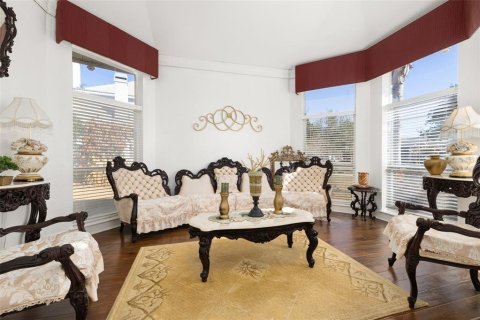 House in Kissimmee, Florida 4 bedrooms, 295.15 sq.m. № 2215944 - photo 9