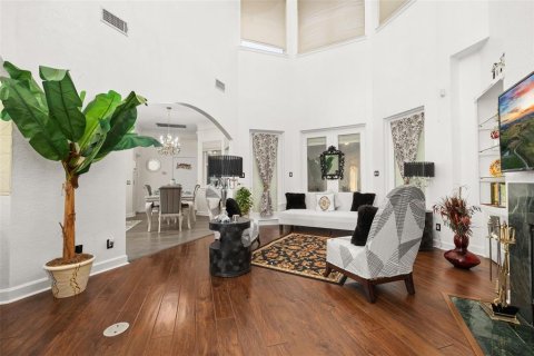 House in Kissimmee, Florida 4 bedrooms, 295.15 sq.m. № 2215944 - photo 18