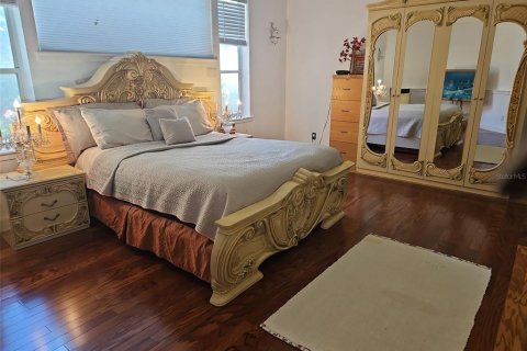 House in Kissimmee, Florida 4 bedrooms, 295.15 sq.m. № 2215944 - photo 24