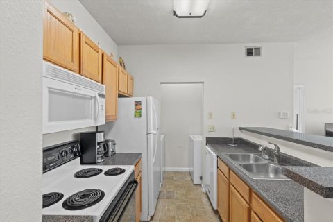 Condo in Seminole, Florida, 2 bedrooms  № 1761569 - photo 15