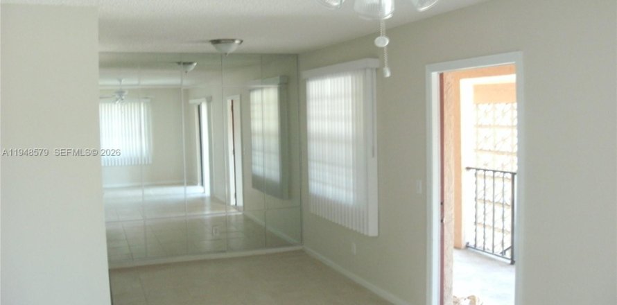 Condo in Lake Worth, Florida, 2 bedrooms № 2004509