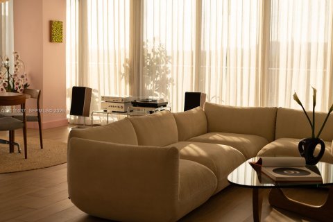 Condo in Miami, Florida, 3 bedrooms  № 2078092 - photo 23