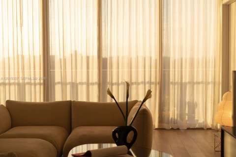 Condo in Miami, Florida, 3 bedrooms  № 2078092 - photo 29