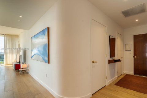 Condo in Miami, Florida, 3 bedrooms  № 2078092 - photo 17