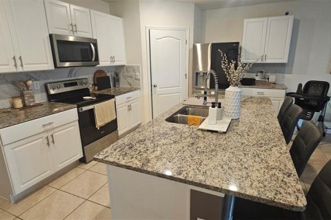 Villa ou maison à vendre à Kissimmee, Floride: 4 chambres, 171.5 m2 № 2232351 - photo 3