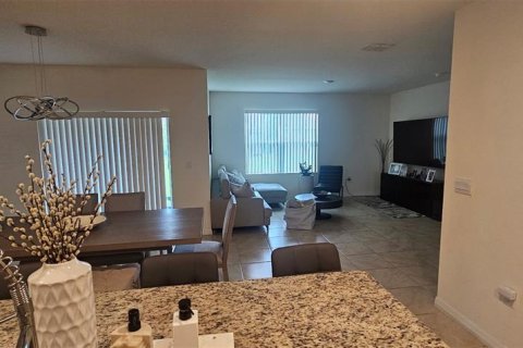 Villa ou maison à vendre à Kissimmee, Floride: 4 chambres, 171.5 m2 № 2232351 - photo 5