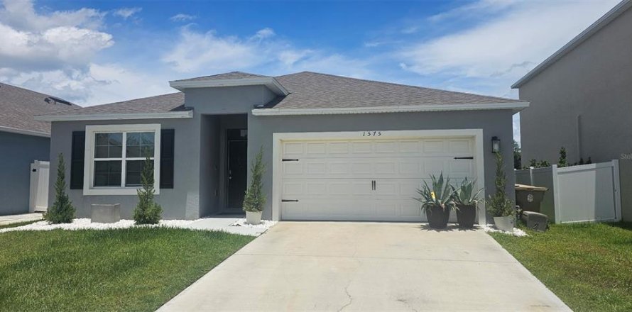 Villa ou maison à Kissimmee, Floride 4 chambres, 171.5 m2 № 2232351